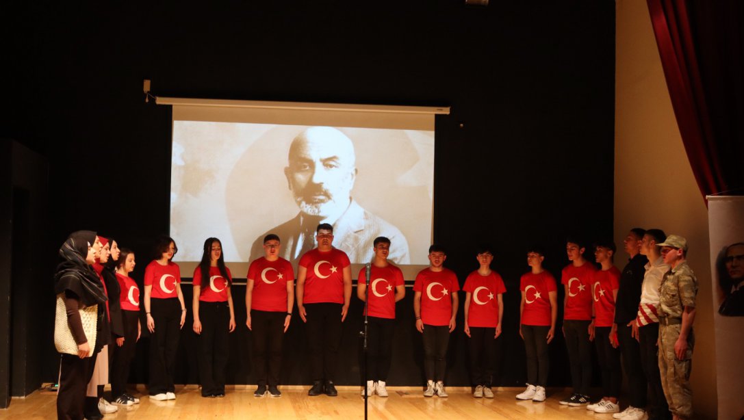 Türk Gençliği, Unutma! İstiklal Marşı Korkma Diye Başlar!