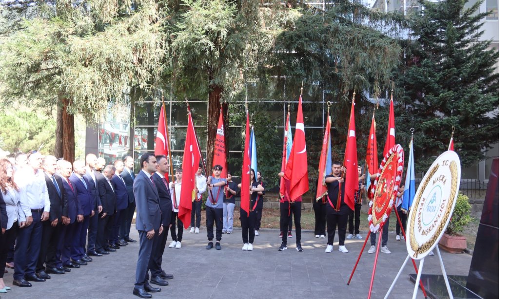 30 Ağustos Kutlama Programı Atatürk Anıtı Önünde Gerçekleşti.