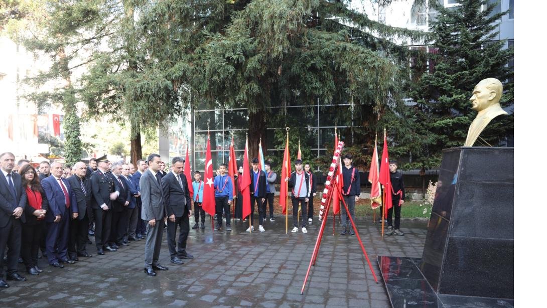 10 Kasım Atatürk'ü Anma Programı Kapsamında Çelenk Sunma Töreni Gerçekleştirildi.