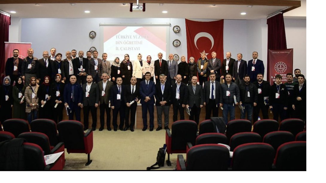 Türkiye Yüzyılı Din Öğretimi İl Çalıştayı'nın Kapanış Programında  Çalıştay Katılımcılarına Belgeleri Verildi.