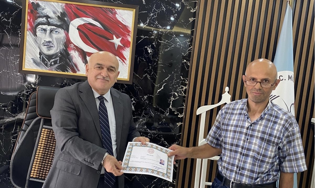 Müdürümüz Sayın ADIGÜZEL, Personelimize Ödül Belgesini Takdim Etti.