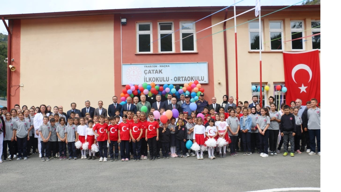 İlköğretim Haftası Bütün Coşkusuyla Çatak Okulunda Kutlandı. 
